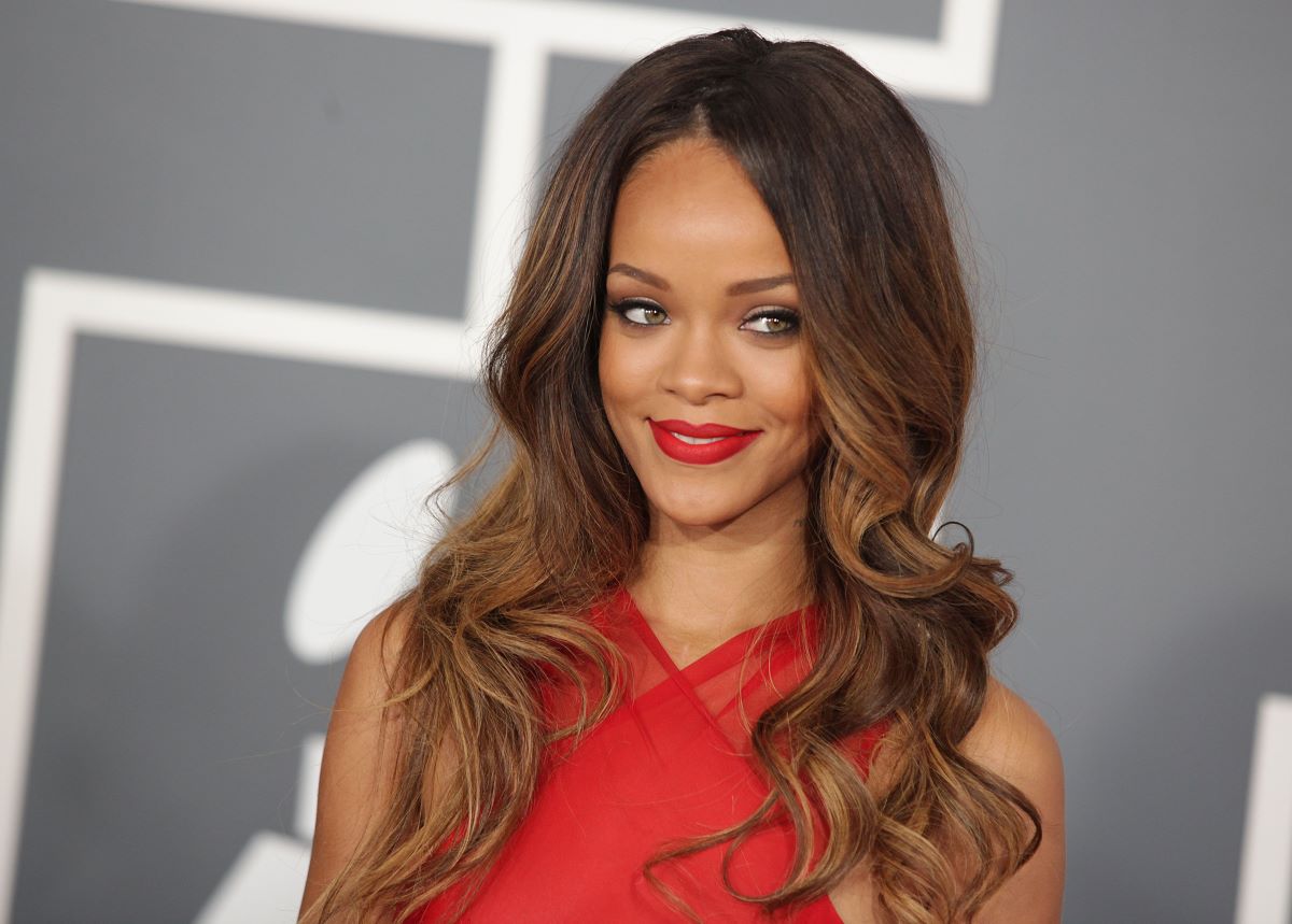 Rihanna vai dar bolsas de estudos para brasileiros - Fonte Shutterstock