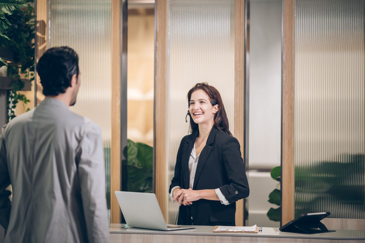 6 habilidades de uma recepcionista para se destacar no mercado| Fonte: Shutterstock