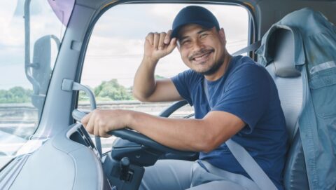 Buscando emprego de motorista? Destaque o seu currículo| Fonte: Shutterstock