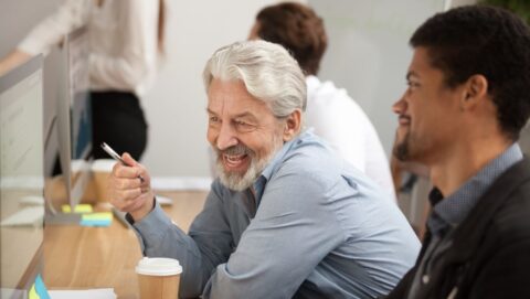 Como conseguir emprego depois dos 50 anos de idade?| Fonte: Shutterstock