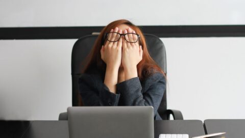 Síndrome de Burnout: 1 a cada 5 profissionais no Brasil sofrem de esgotamento| Fonte: Shutterstock