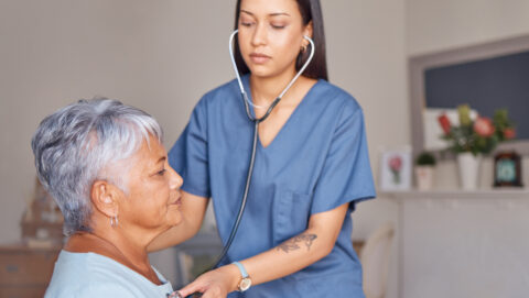 Guia Completo para Ingressar na Carreira de Técnico de Enfermagem: Passos e Dicas Práticas| Fonte: Envato